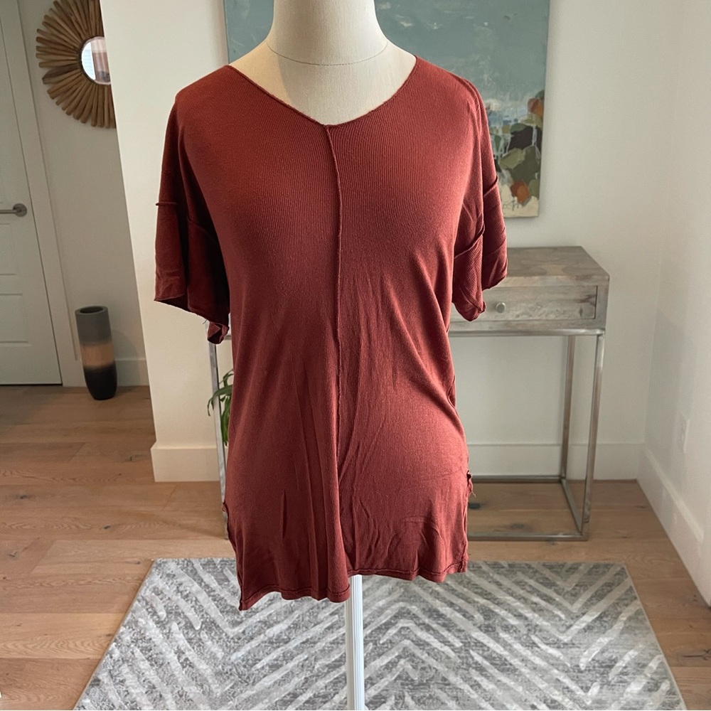 EUC. Bordeaux Brick Red Short Sleeve V-Neck Blouse